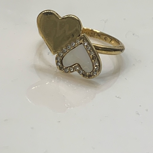 ✨2X HP✨ 🌻 2/$10 Ann Taylor crystal double hearts gold ring size 7 - Picture 3 of 4